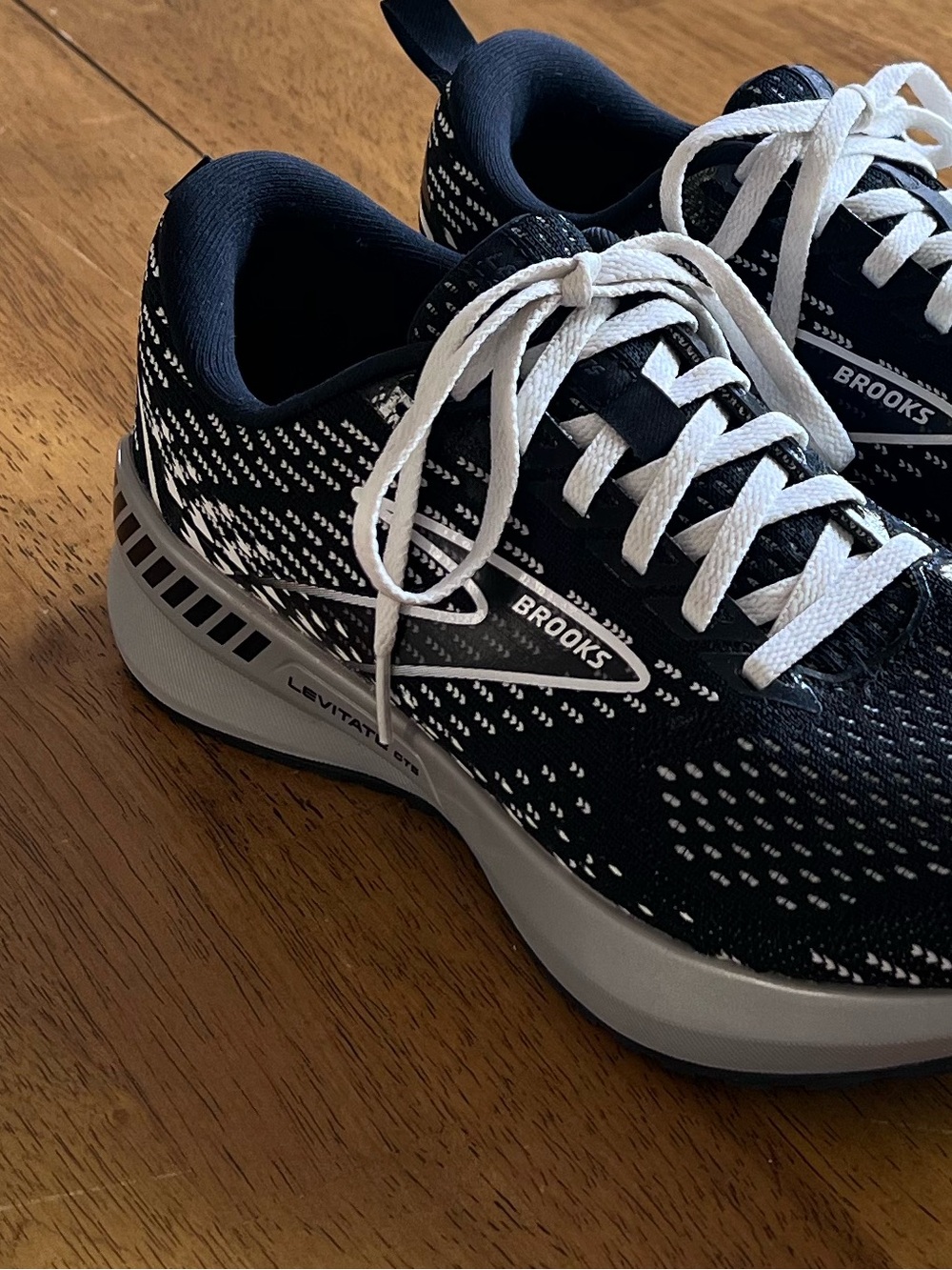 Almost NEW, Brooks Levitate GTS walking running shoes. 8 1/2 8.5 medium B - Picture 7 of 11